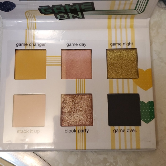 Makeup - Picture 2 of 2